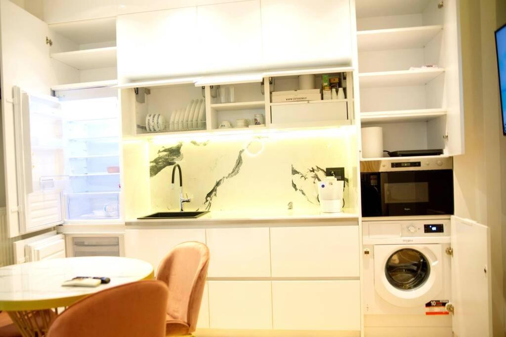 Ecostay-Serenity,Business Class Apartment By The Sea In Alimos Kalamaki Атина Екстериор снимка