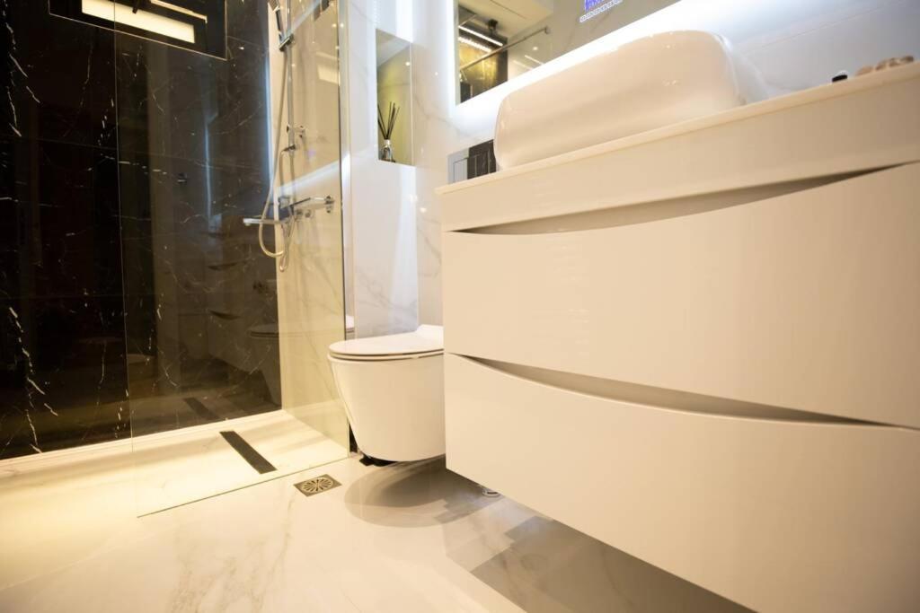 Ecostay-Serenity,Business Class Apartment By The Sea In Alimos Kalamaki Атина Екстериор снимка